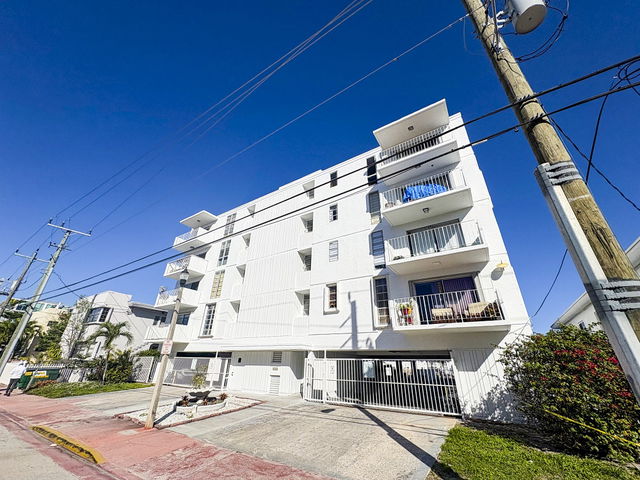 Domino Two Condo photo 2